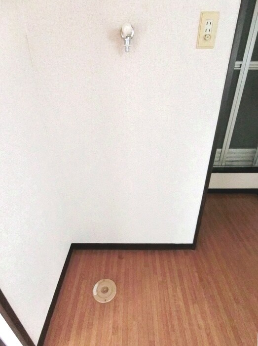 物件内観写真10　(洗濯機置場)