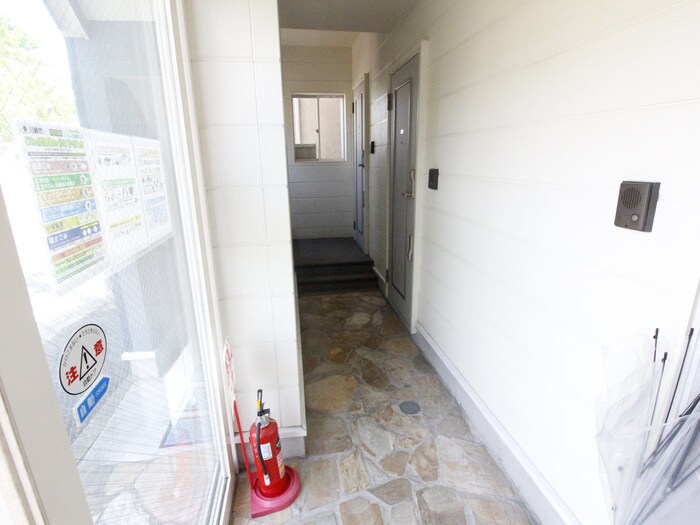 物件外観写真2　(エントランス部分)