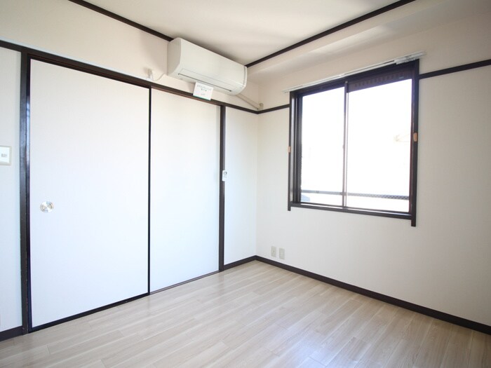 物件内観写真15　(居室)