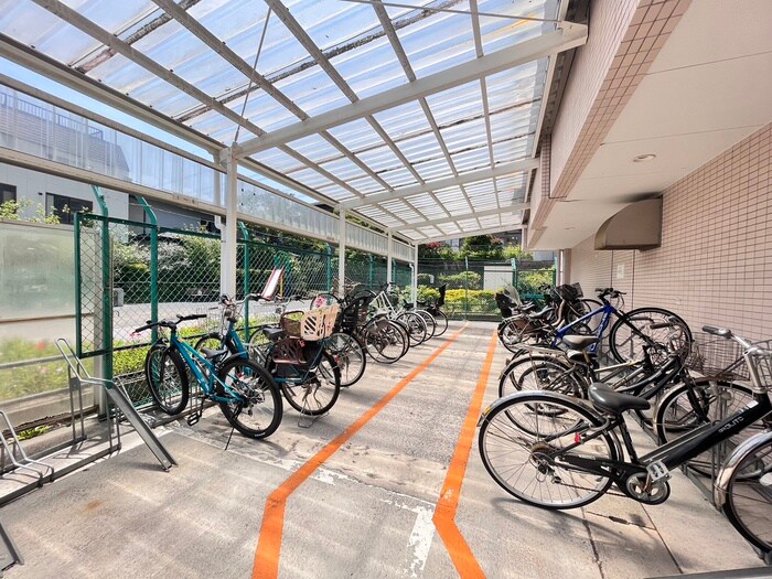 物件外観写真5　(駐輪場)