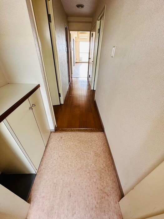 物件内観写真16　(玄関)
