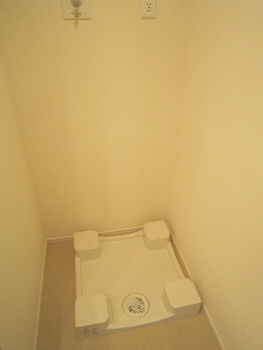 物件内観写真12　(洗濯機置場)