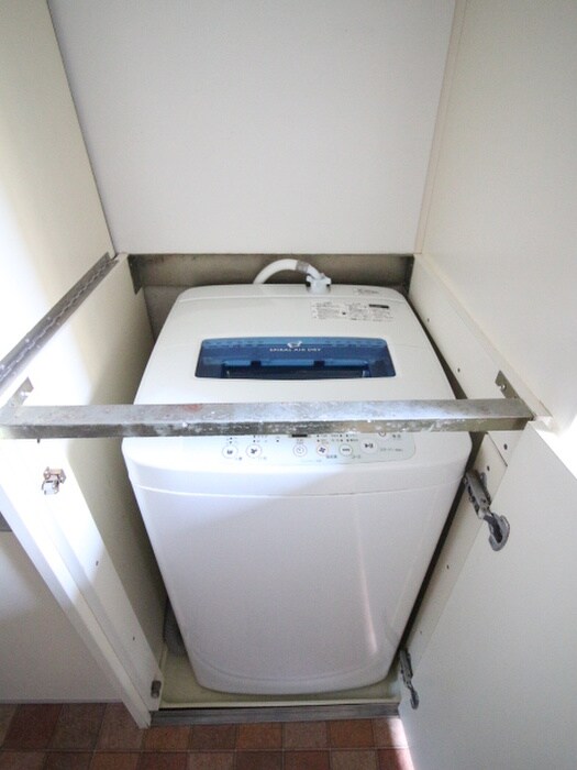 物件内観写真14　(洗濯機置場)