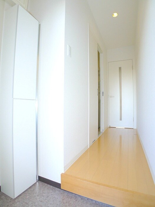 物件内観写真7　(玄関)