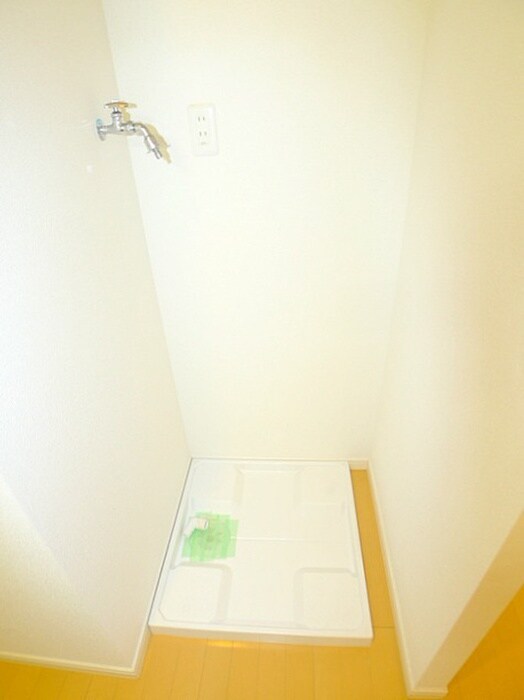 物件内観写真16　(洗濯機置場)