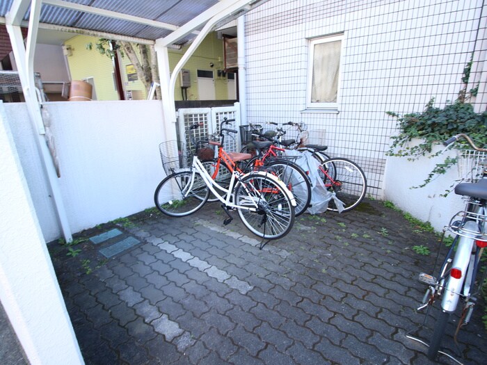 物件外観写真5　(駐輪場)