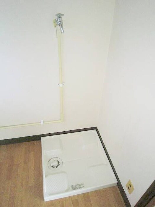 物件内観写真12　(洗濯機置場)