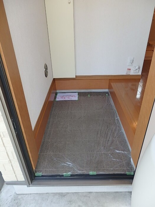 物件内観写真4　(玄関)