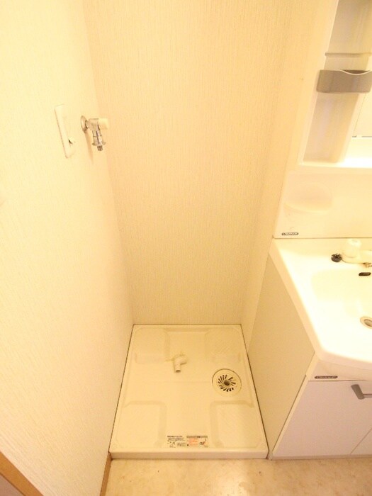 物件内観写真7　(洗濯機置場)