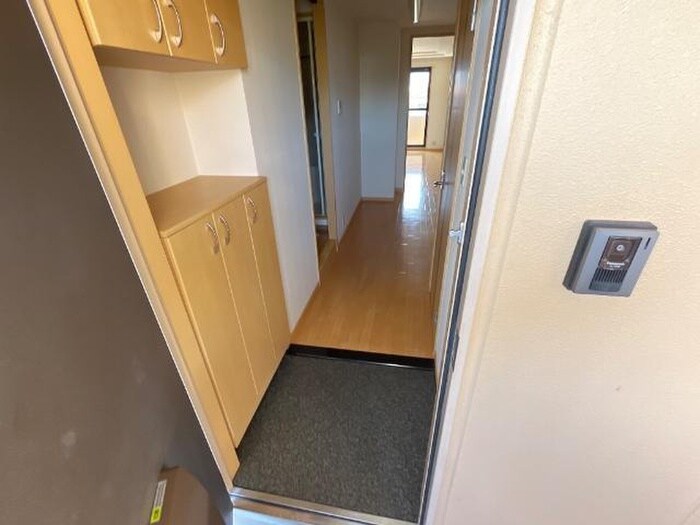 物件内観写真4　(玄関)