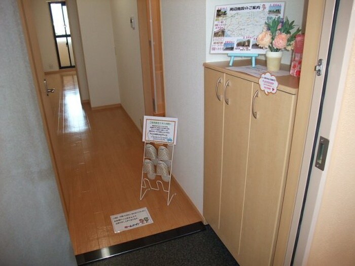 物件内観写真4　(玄関)