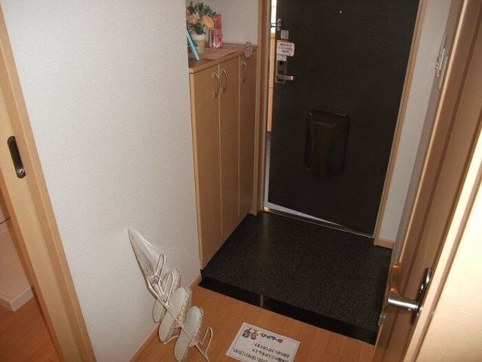 物件内観写真14　(玄関)