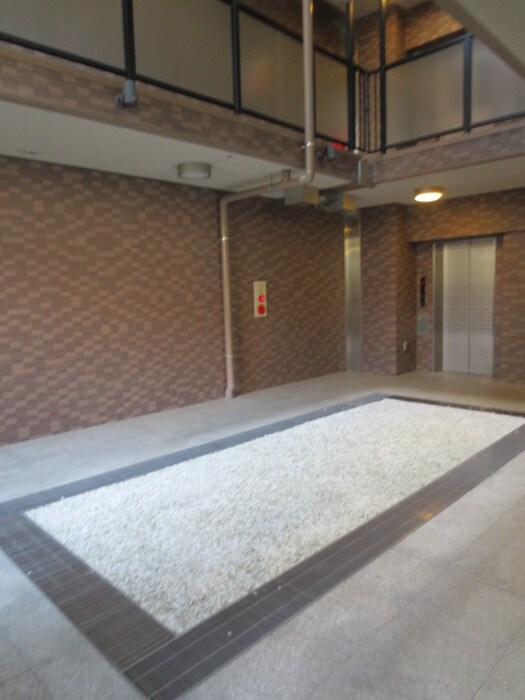 物件外観写真5　(エントランス部分)