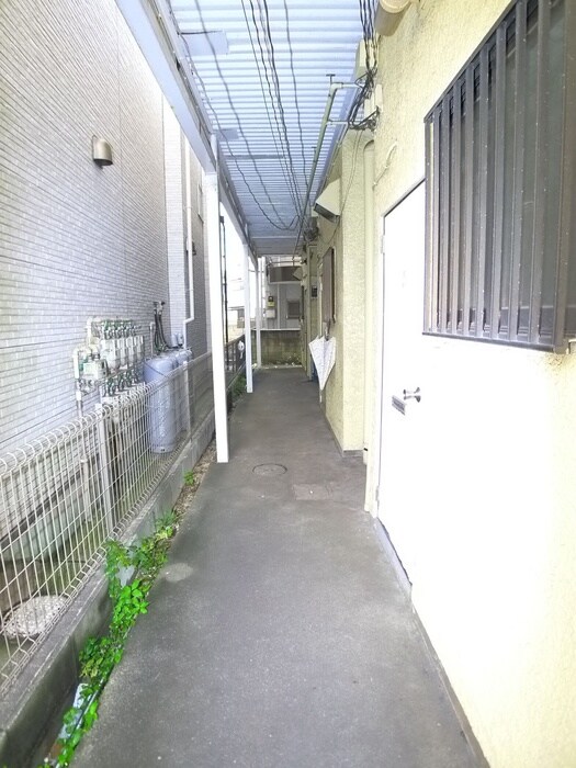 物件外観写真6　(エントランス部分)