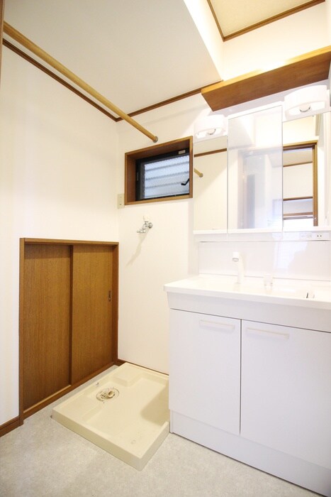 物件内観写真11　(洗濯機置場)