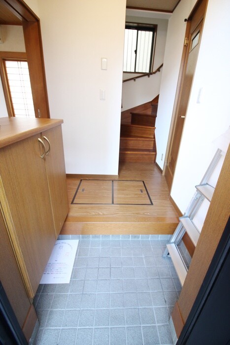 物件内観写真15　(玄関)