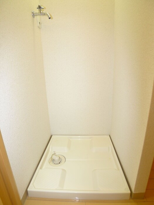 物件内観写真12　(洗濯機置場)