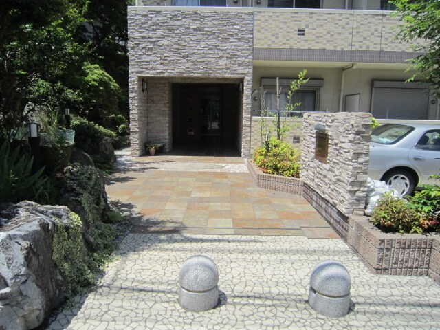 物件外観写真5　(エントランス部分)