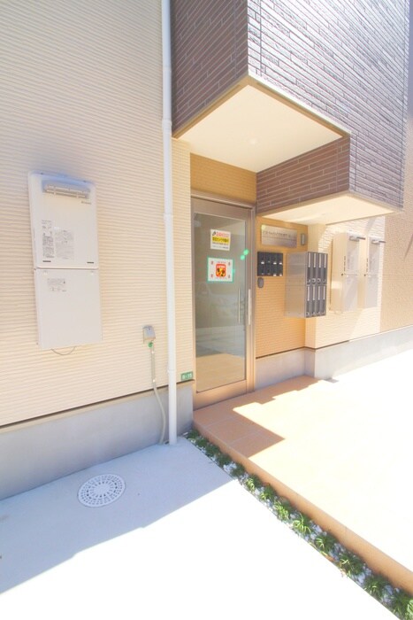 物件外観写真3　(エントランス部分)