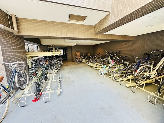 物件外観写真4　(駐輪場)