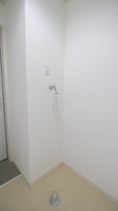 物件内観写真16　(洗濯機置場)