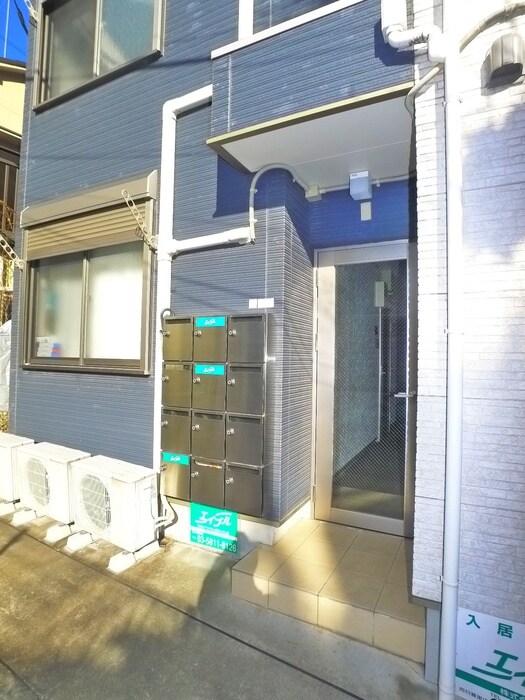 物件外観写真3　(エントランス部分)