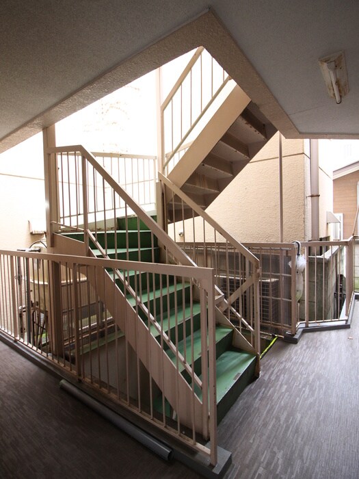 物件外観写真5　(エントランス部分)