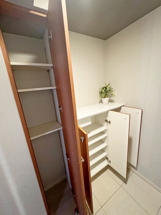 物件内観写真8　(靴箱)