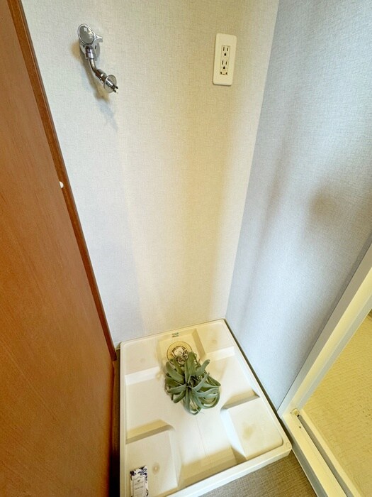 物件内観写真18　(洗濯機置場)