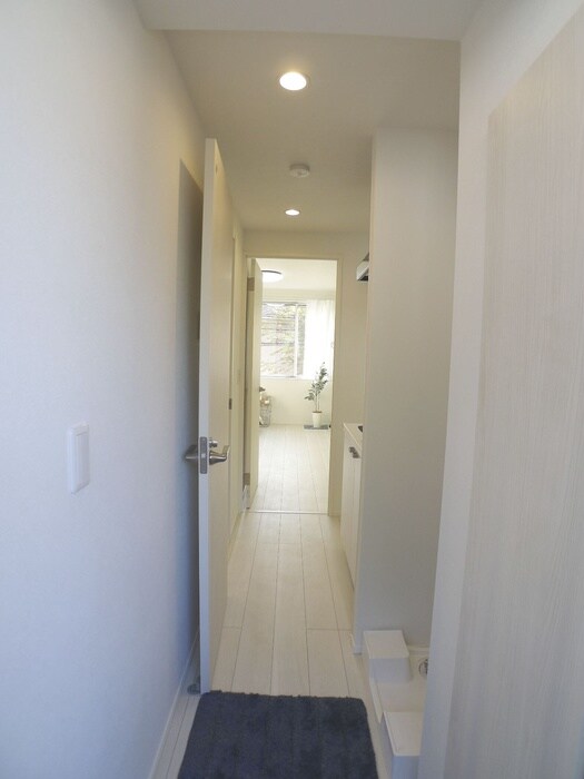 物件内観写真16　(玄関)
