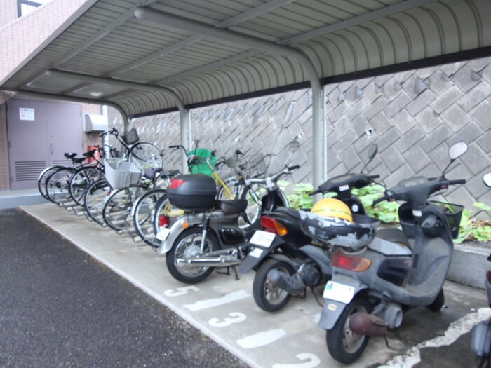 物件外観写真5　(駐輪場)