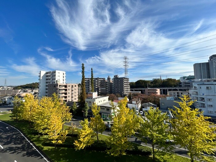 物件内観写真16　(室内からの展望)