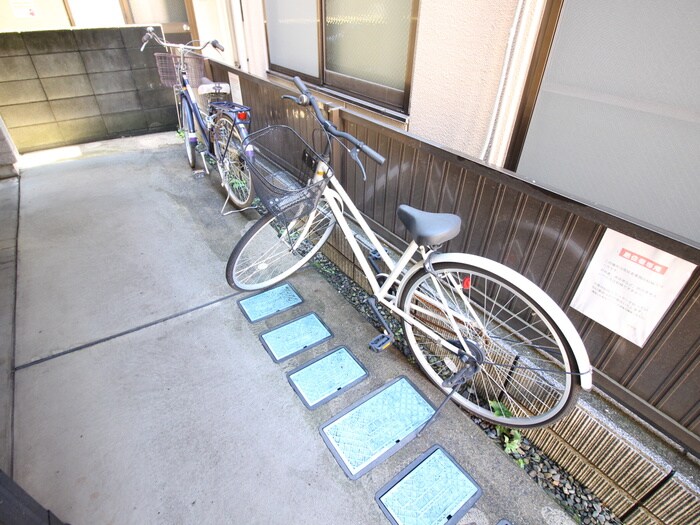 物件外観写真3　(駐輪場)