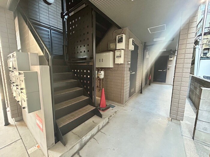 物件外観写真5　(エントランス部分)