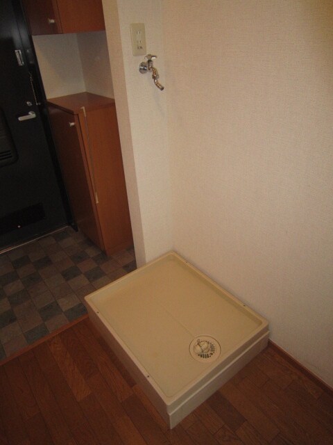 物件内観写真13　(洗濯機置場)