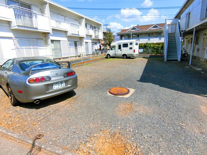 物件外観写真4　(駐車場)