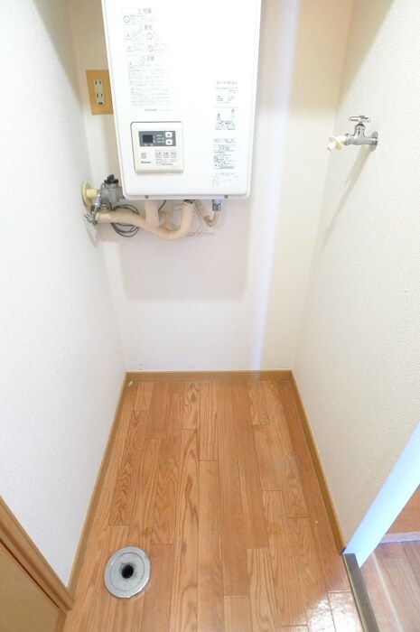 物件内観写真18　(洗濯機置場)