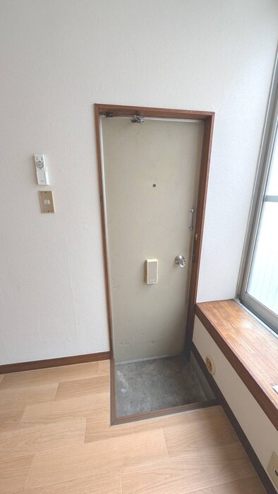 物件内観写真8　(玄関)