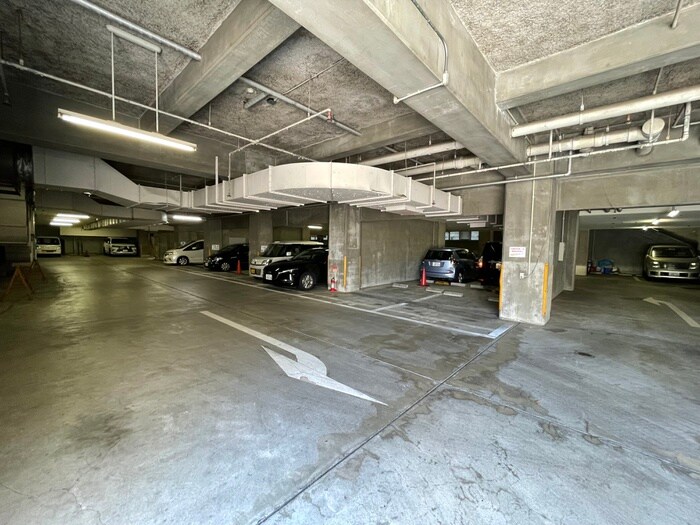 物件外観写真4　(駐車場)