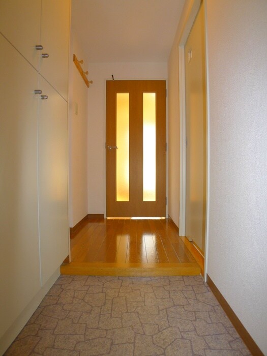 物件内観写真5　(玄関)