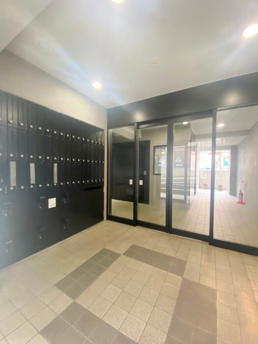 物件外観写真3　(エントランス部分)