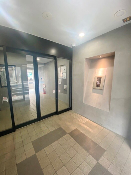 物件外観写真4　(エントランス部分)