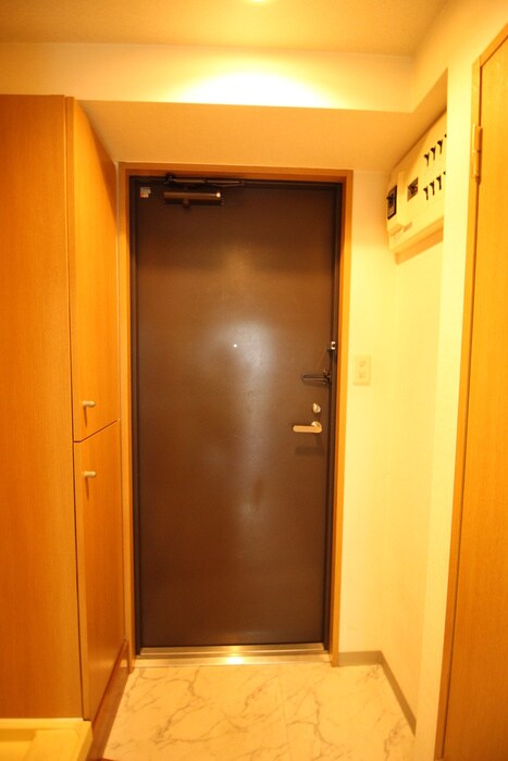 物件内観写真16　(玄関)