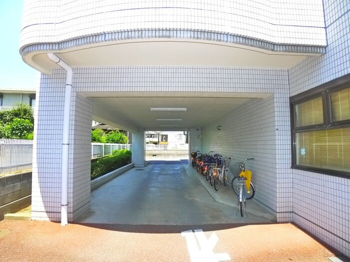 物件外観写真3　(エントランス部分)