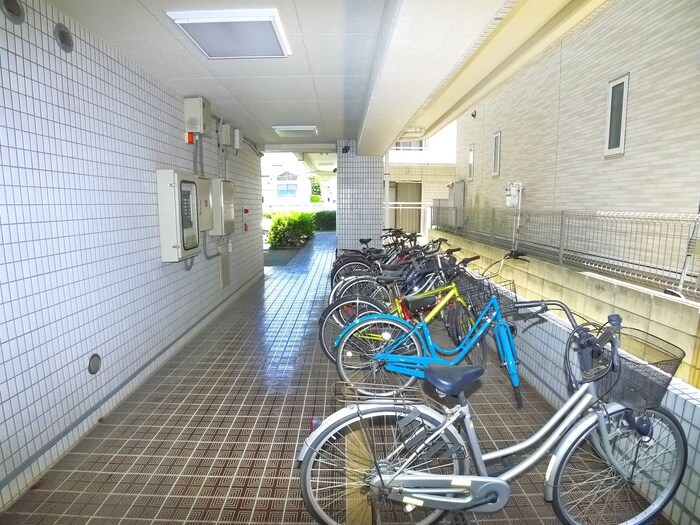 物件外観写真5　(駐輪場)