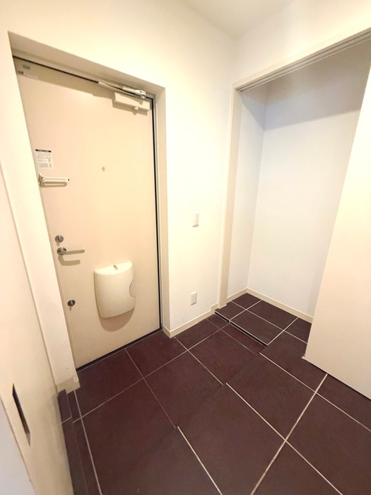 物件内観写真15　(玄関)