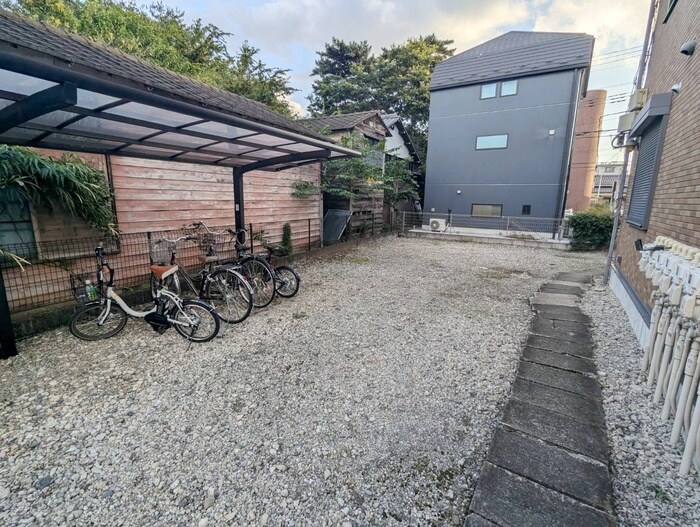 物件外観写真3　(駐輪場)