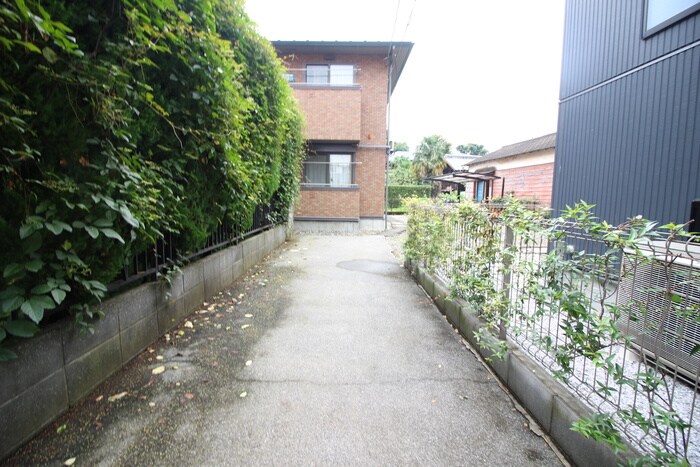 物件外観写真5　(エントランス部分)