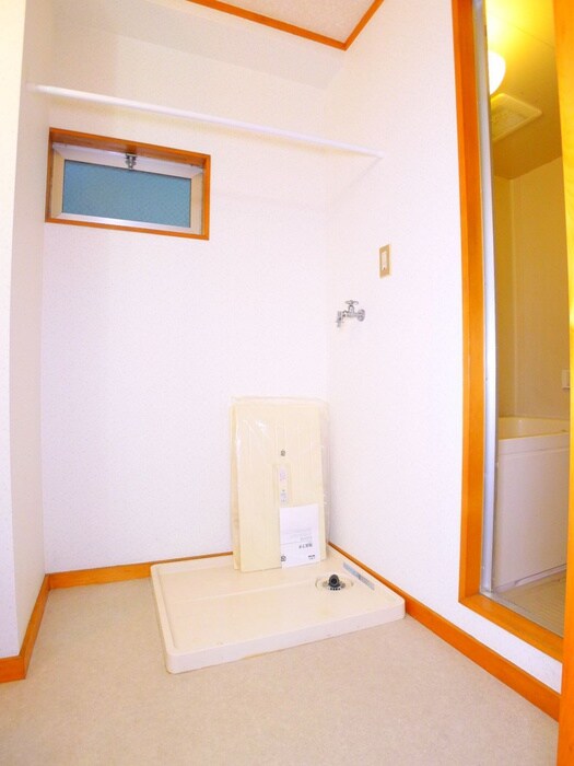 物件内観写真13　(洗濯機置場)