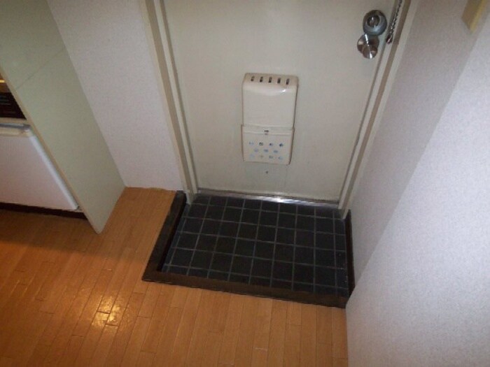 物件内観写真11　(玄関)